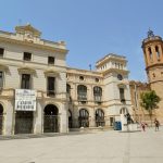 Plaça de Sant Roc: Ayuntamiento e iglesia de Sant Fèlix